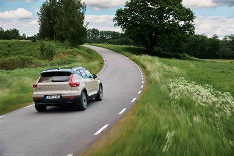 Volvo EX40 | 2025