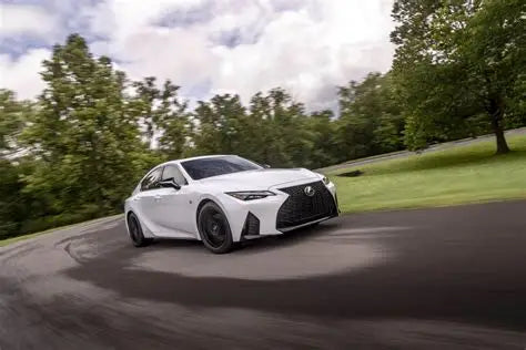 Lexus IS 300 AWD | 2025