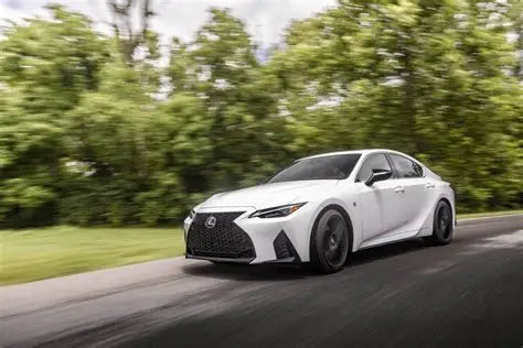 Lexus IS 300 AWD | 2025